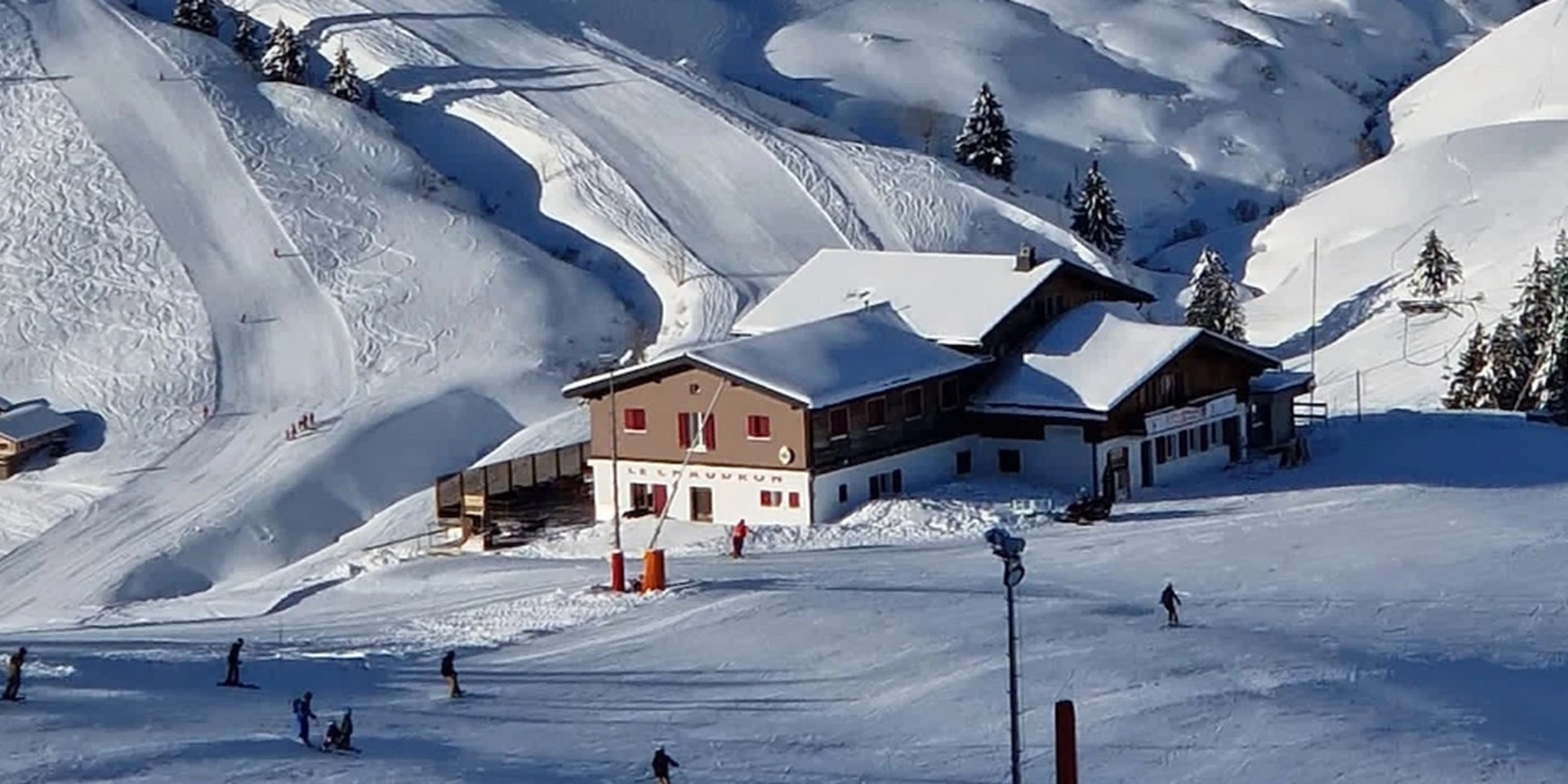 Hiver — le Chaudron sur les pistes enneigées des Crosets