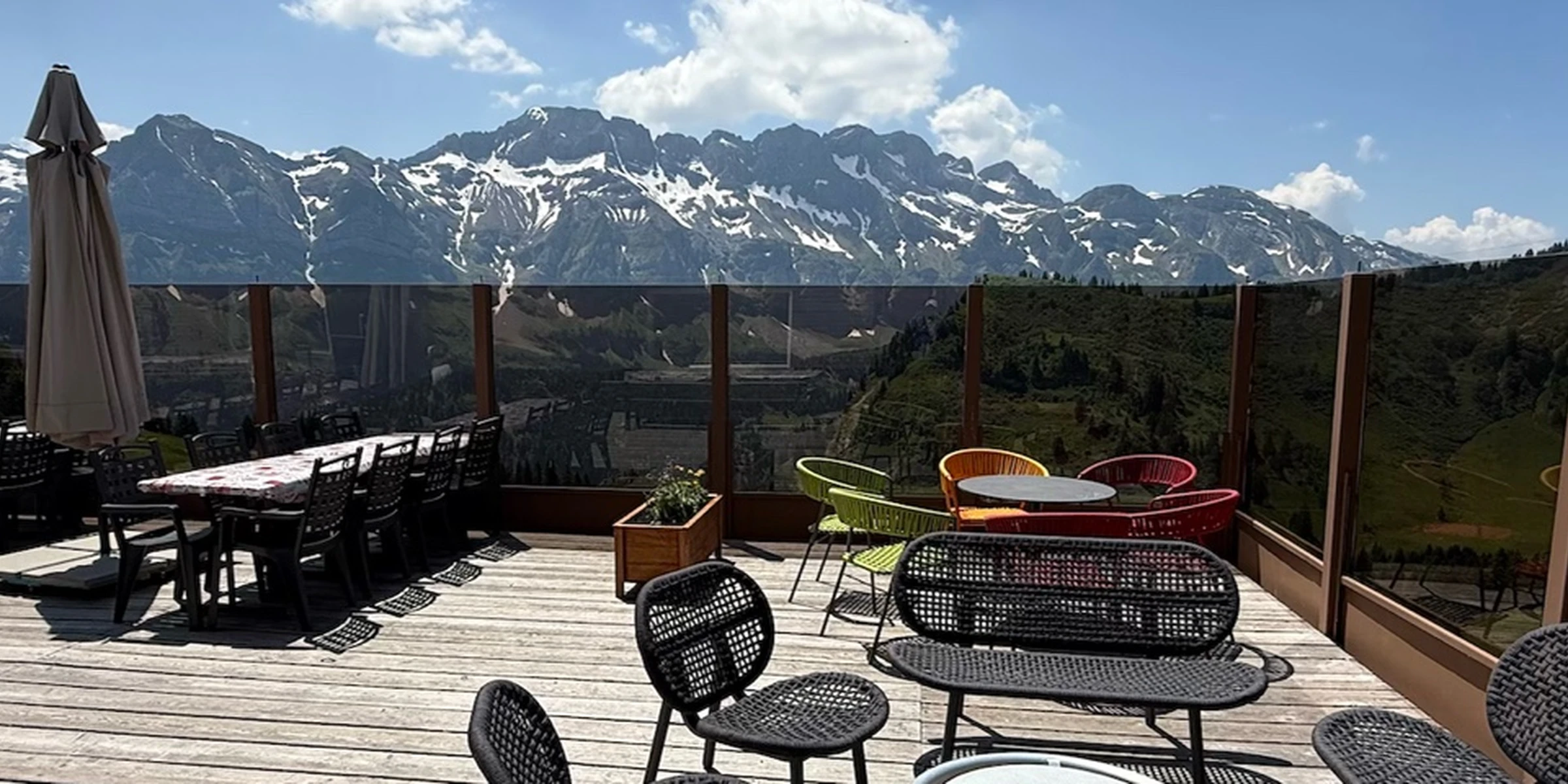 Été — terrasse face aux Dents Blanches