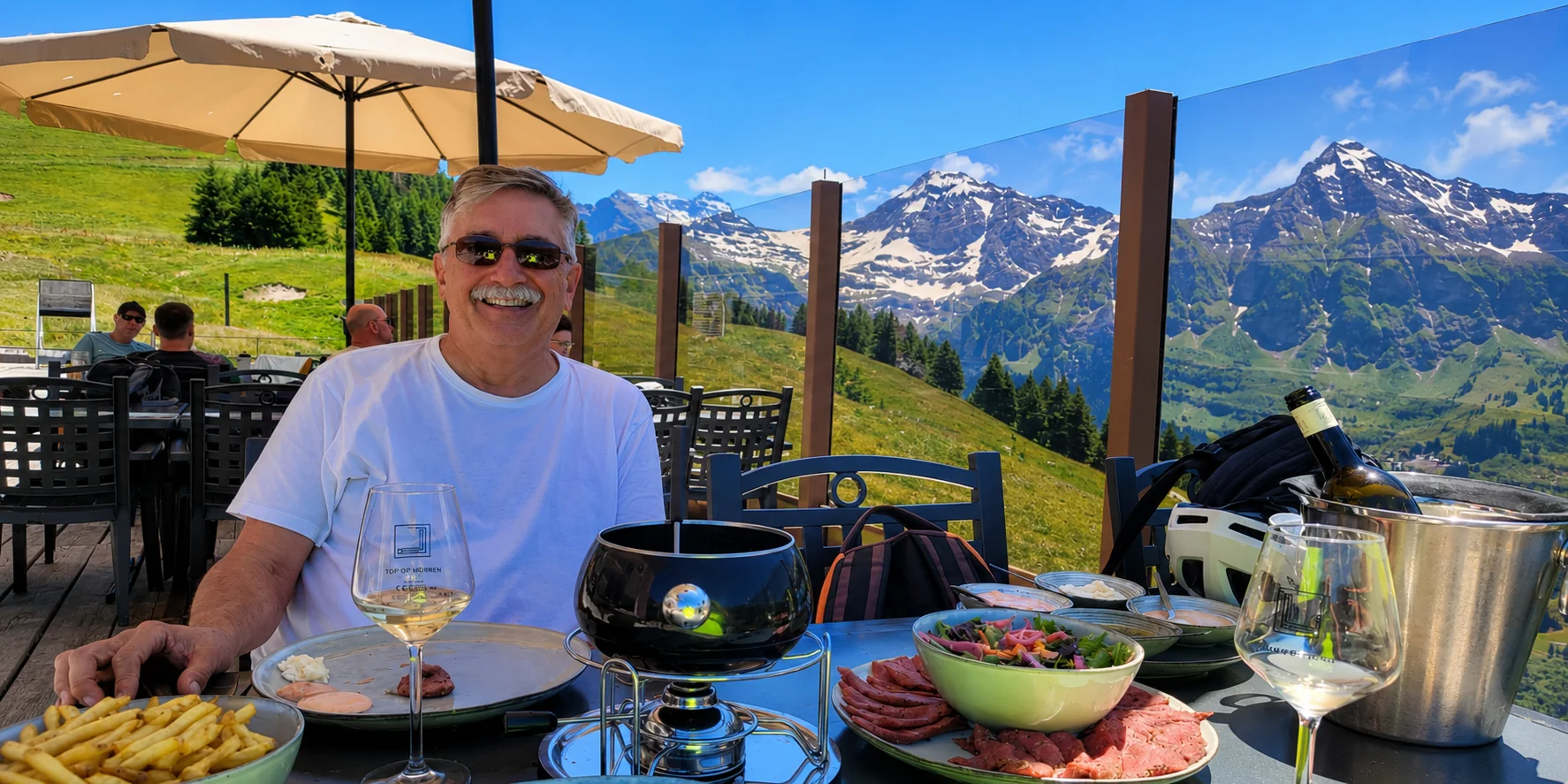 La terrasse panoramique du Chaudron, face aux Dents Blanches